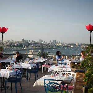 Otel Raymond Blue ***